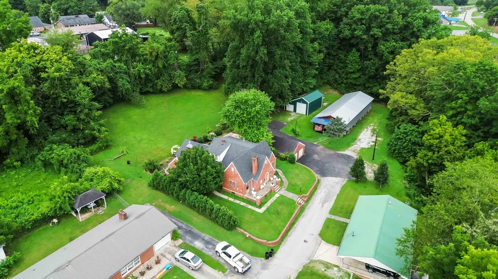 111 House Avenue Manchester KY 40962