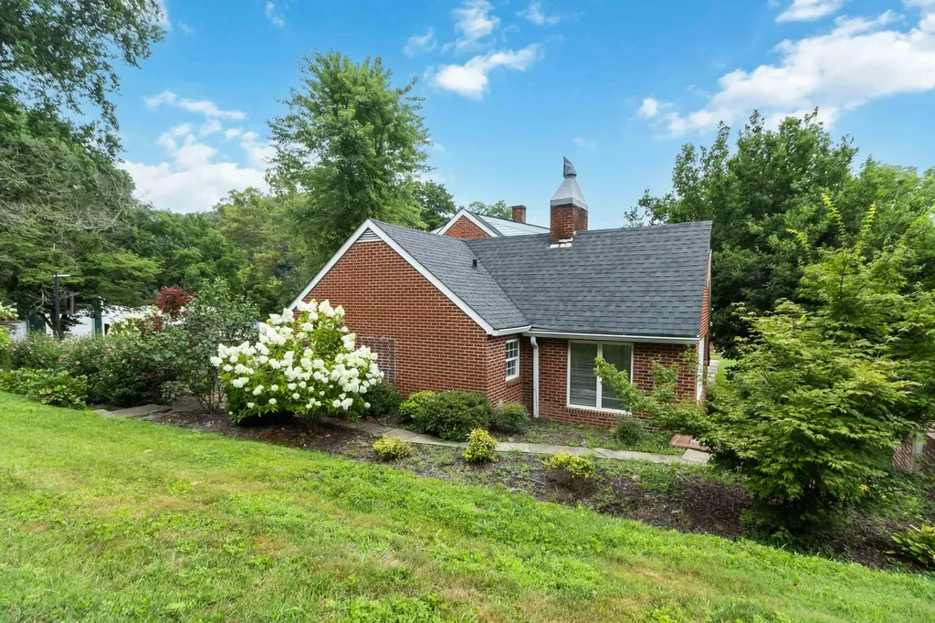 111 House Avenue Manchester KY 40962