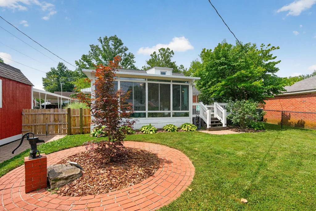 323 Stratford Drive Lexington KY 40503