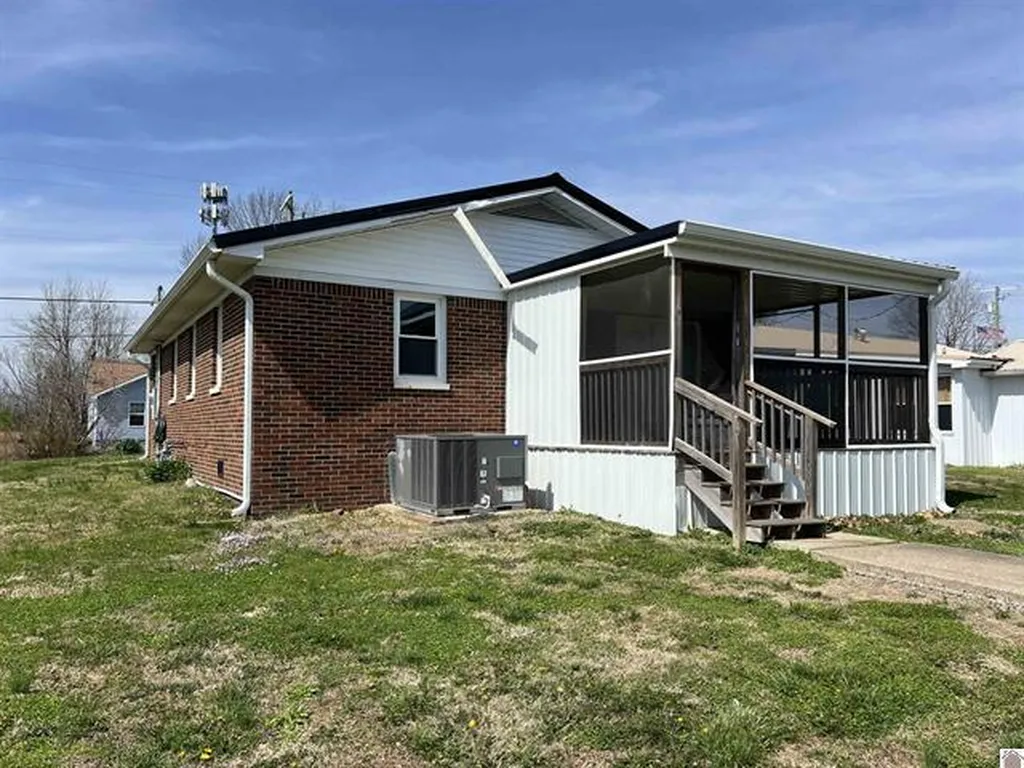 508 E Walnut Street Dawson Springs KY 42408