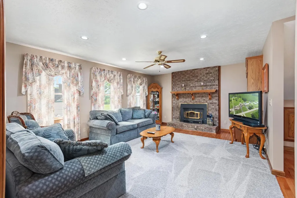 743 Ky-365 Sturgis KY 42459