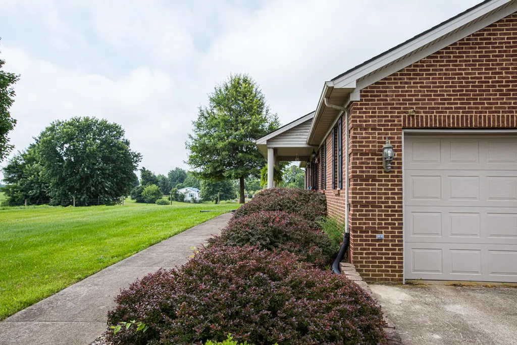 327 Collins Road Paris KY 40361