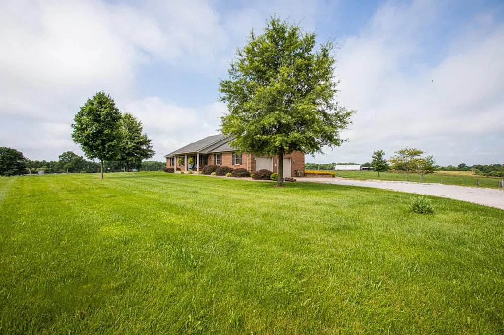 327 Collins Road Paris KY 40361