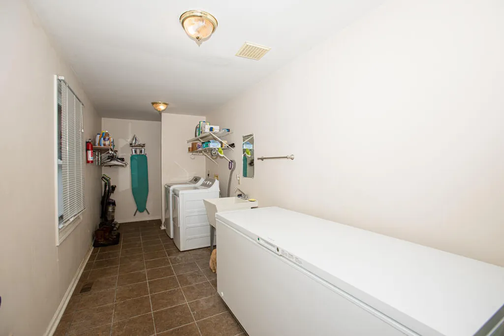 327 Collins Road Paris KY 40361