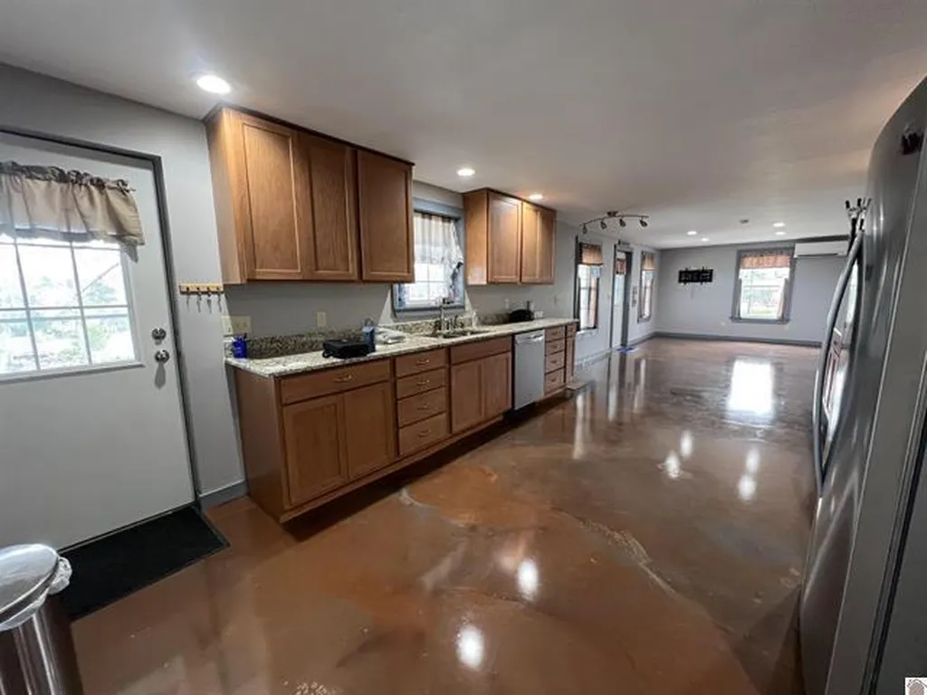 18 Goose Bay Drive Benton KY 42025