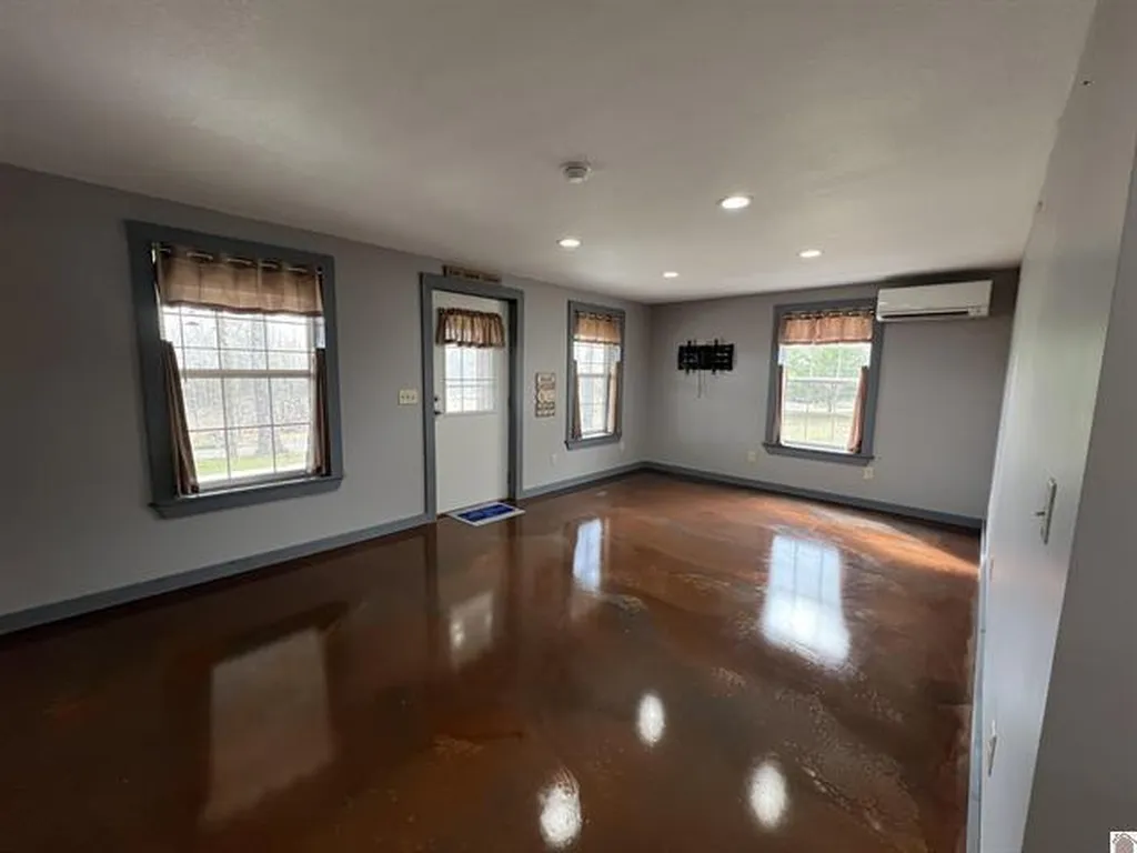 18 Goose Bay Drive Benton KY 42025