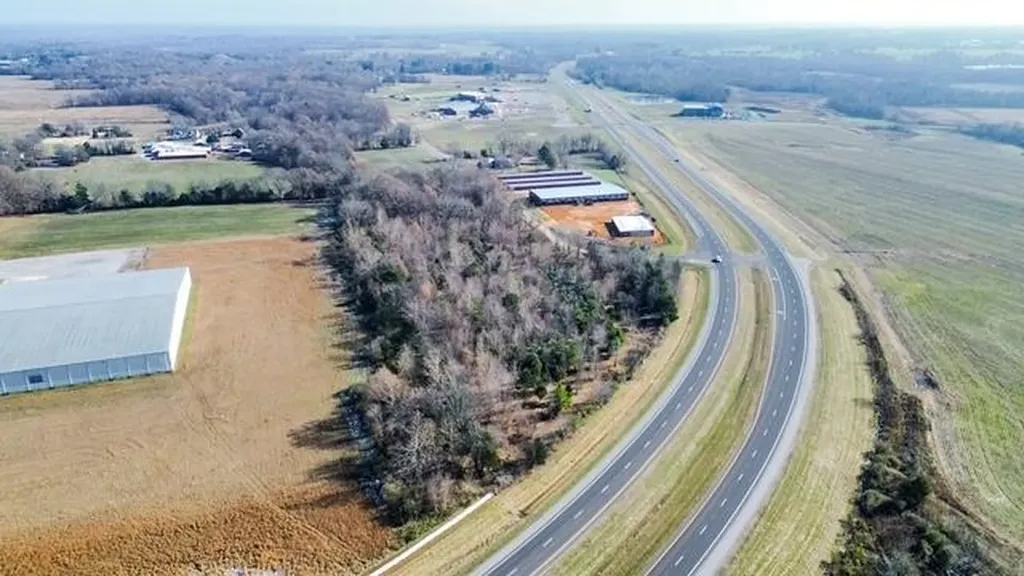 1811 U.s. 641 Benton KY 42025