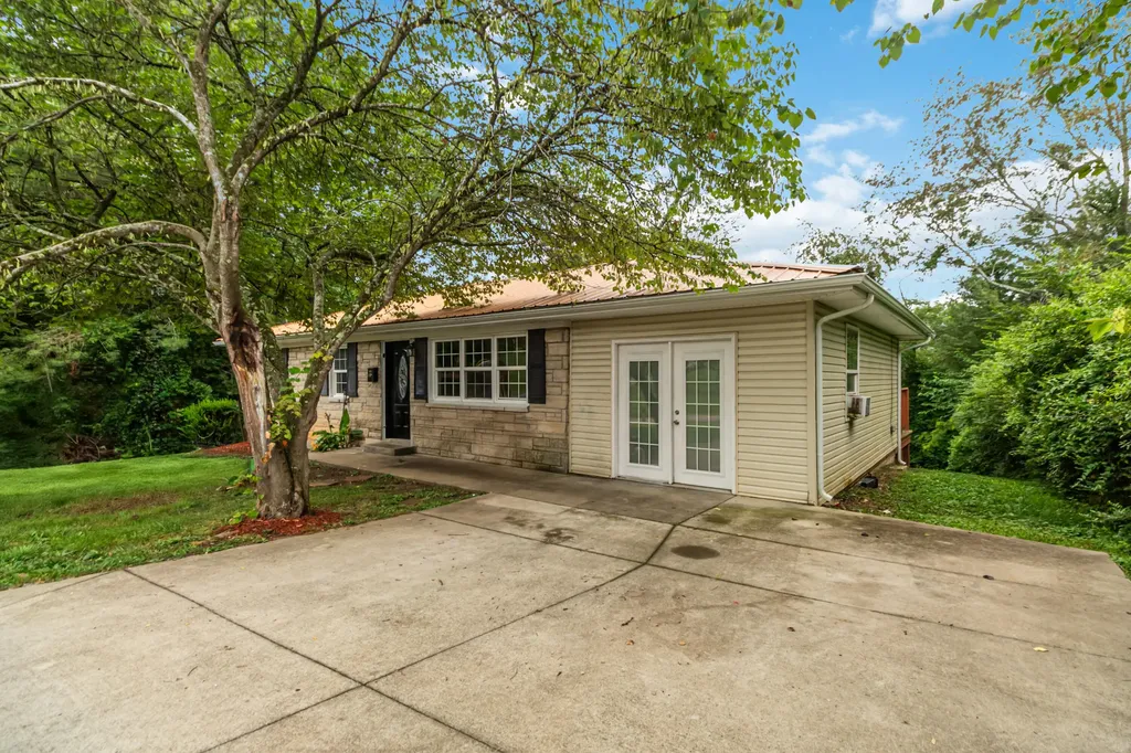 313 Maple Street Columbia KY 42728