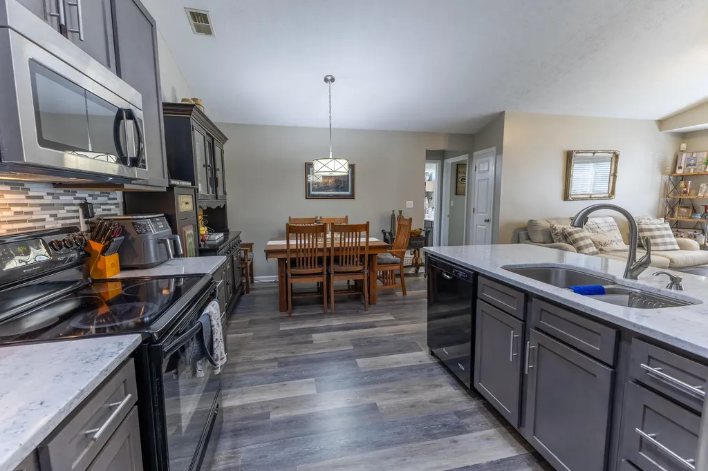 4216 Kensington Garden Court Lexington KY 40514
