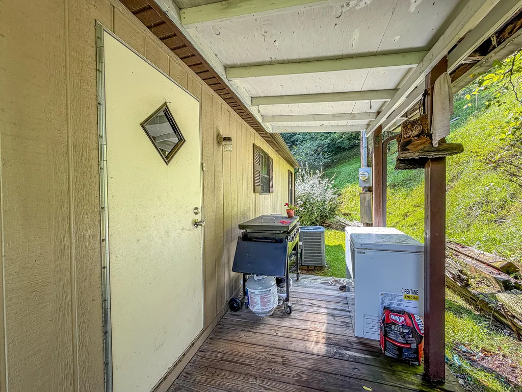 299 George Neil Hill Left Road Pineville KY 40977