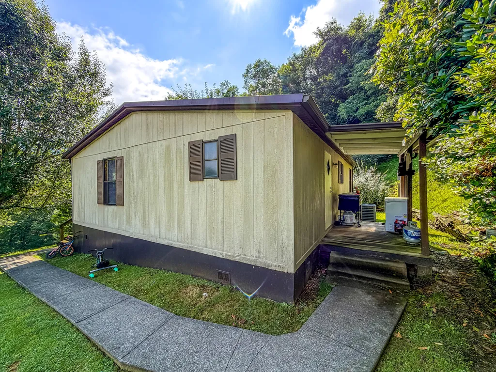 299 George Neil Hill Left Road Pineville KY 40977