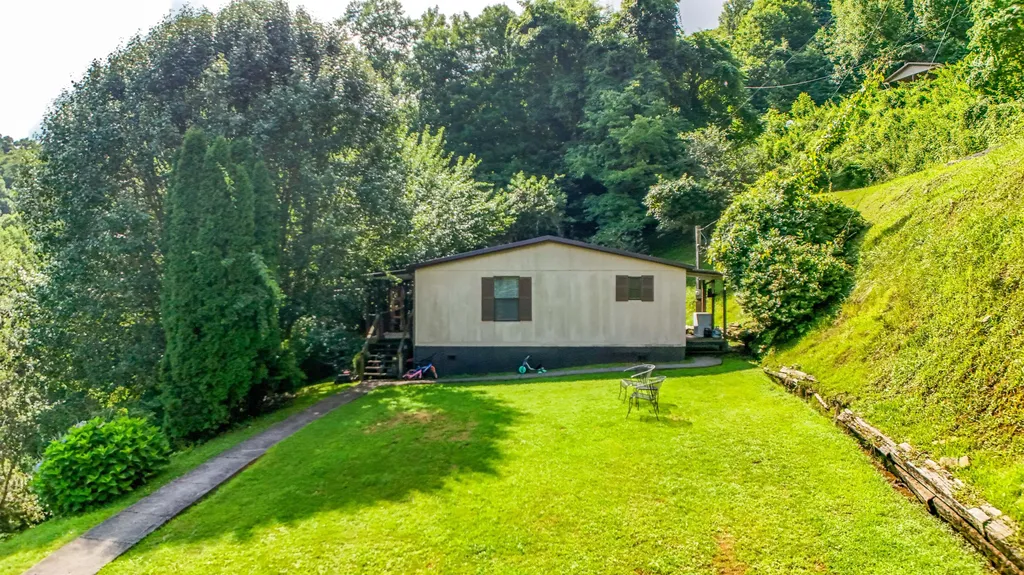 299 George Neil Hill Left Road Pineville KY 40977