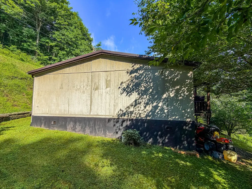 299 George Neil Hill Left Road Pineville KY 40977