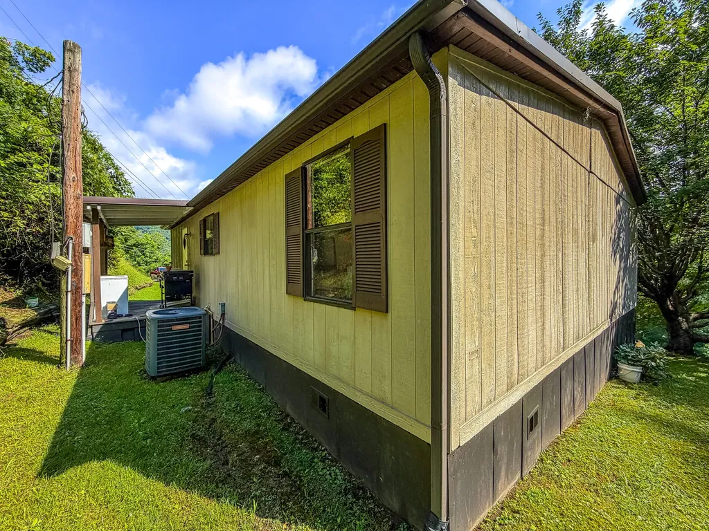 299 George Neil Hill Left Road Pineville KY 40977