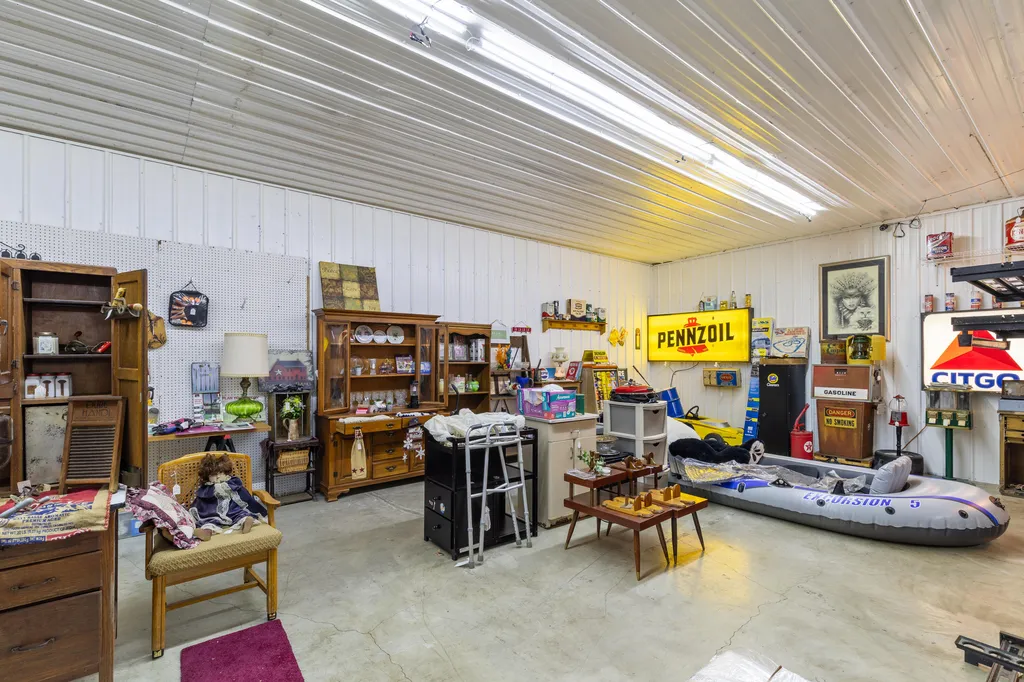 3521 Kentucky 10 Tollesboro KY 41189