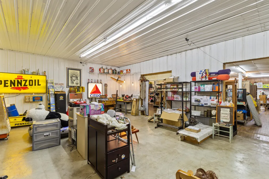 3521 Kentucky 10 Tollesboro KY 41189