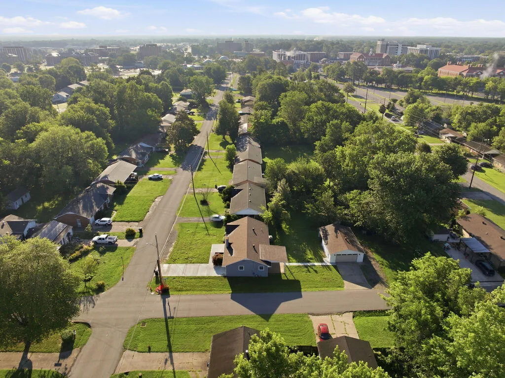 1669 Ryan Avenue Murray KY 42071