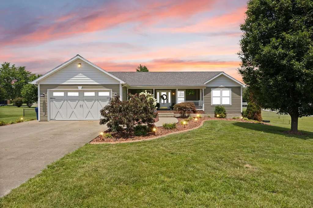 135 Cloverfield Drive Campbellsville KY 42718