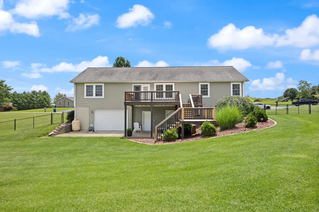 135 Cloverfield Drive Campbellsville KY 42718