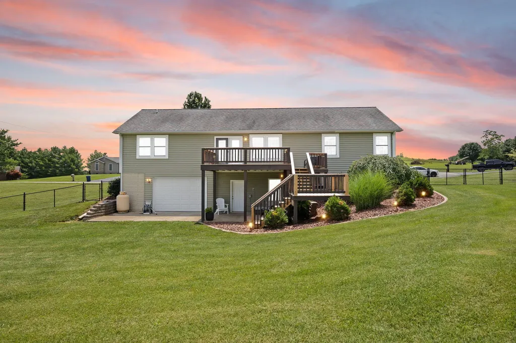 135 Cloverfield Drive Campbellsville KY 42718