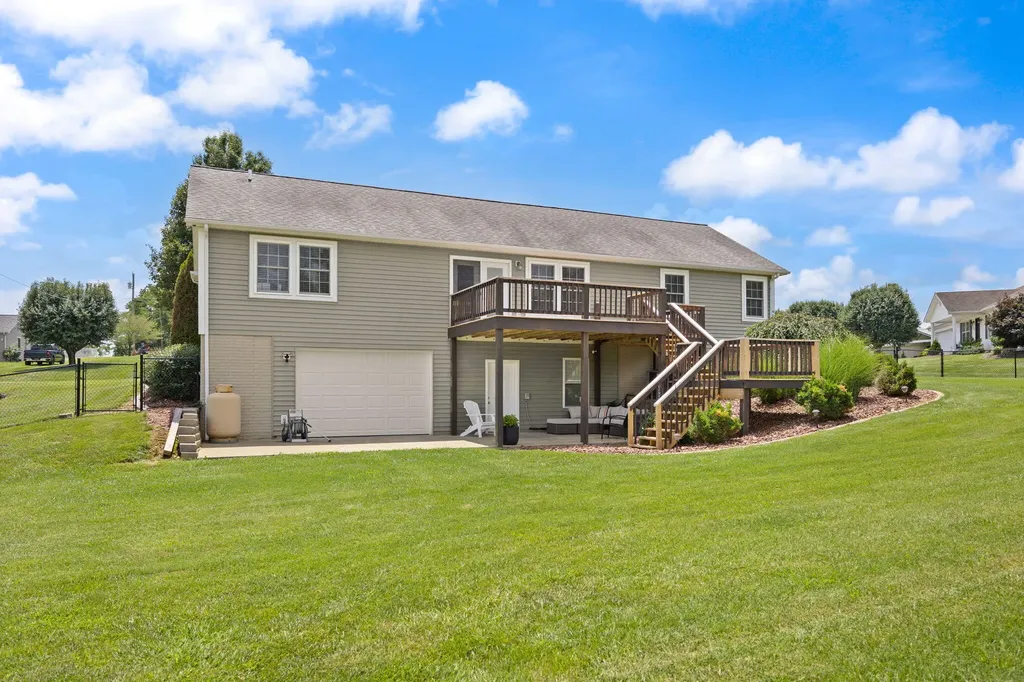135 Cloverfield Drive Campbellsville KY 42718