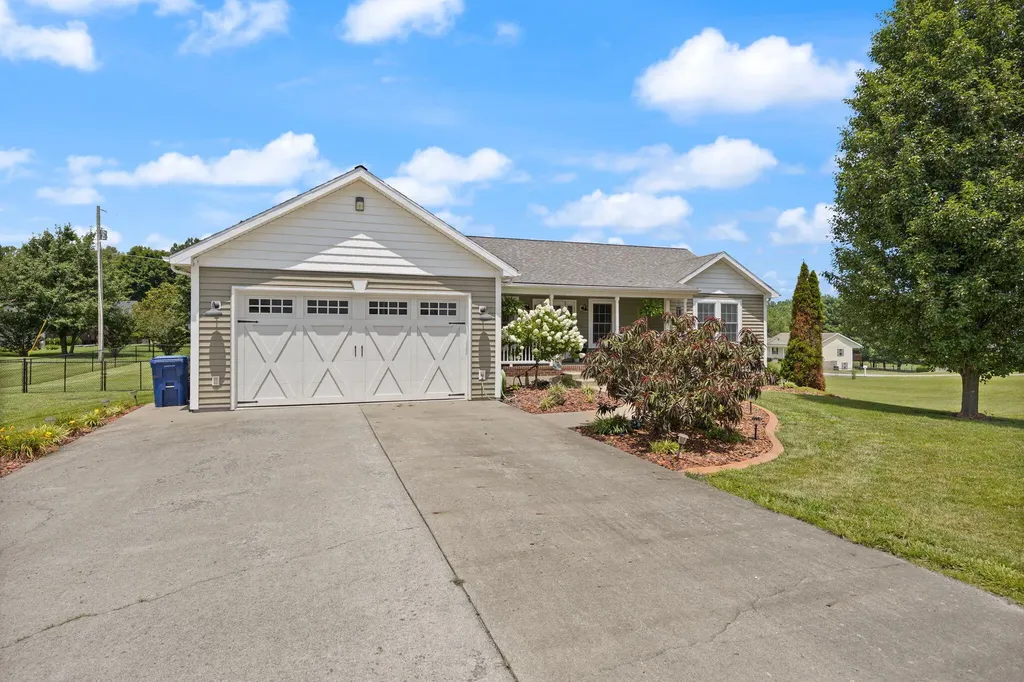 135 Cloverfield Drive Campbellsville KY 42718