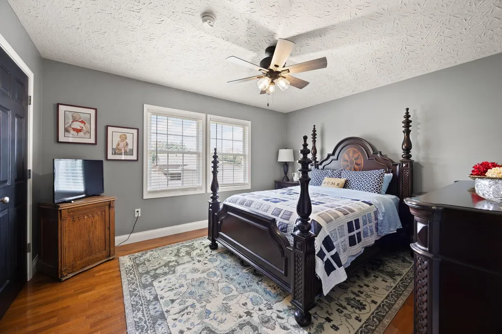 135 Cloverfield Drive Campbellsville KY 42718
