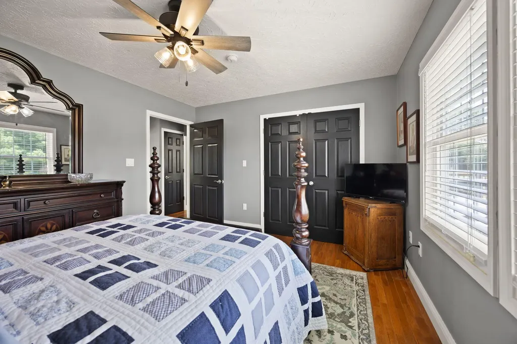 135 Cloverfield Drive Campbellsville KY 42718