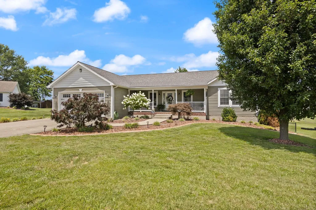 135 Cloverfield Drive Campbellsville KY 42718