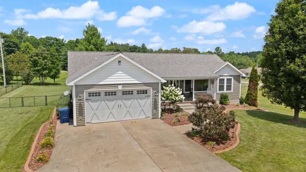 135 Cloverfield Drive Campbellsville KY 42718