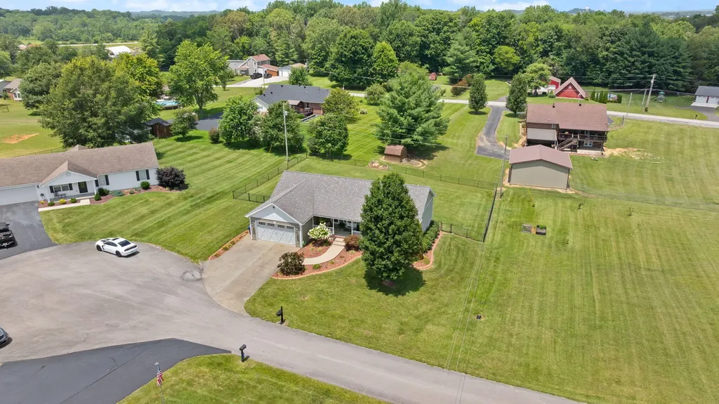 135 Cloverfield Drive Campbellsville KY 42718