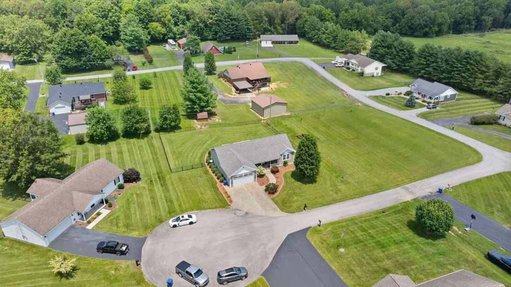 135 Cloverfield Drive Campbellsville KY 42718