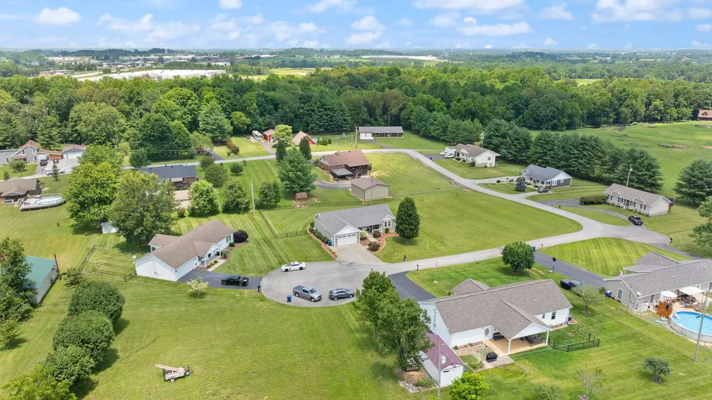 135 Cloverfield Drive Campbellsville KY 42718