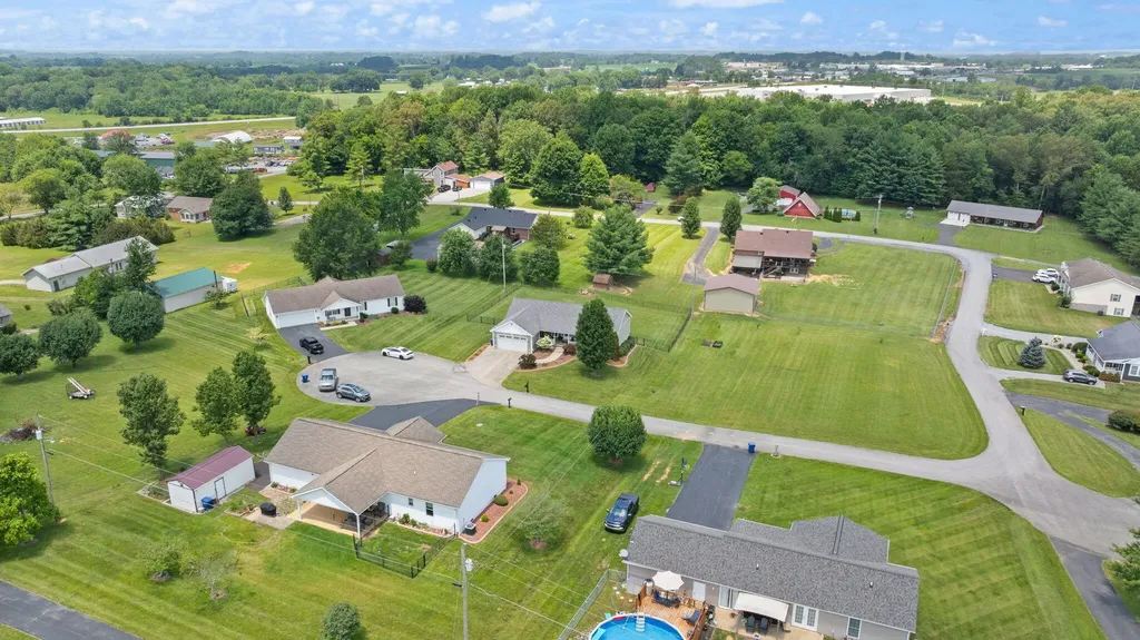 135 Cloverfield Drive Campbellsville KY 42718