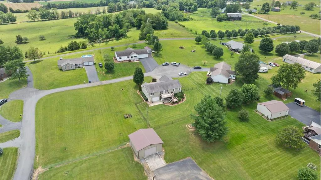 135 Cloverfield Drive Campbellsville KY 42718