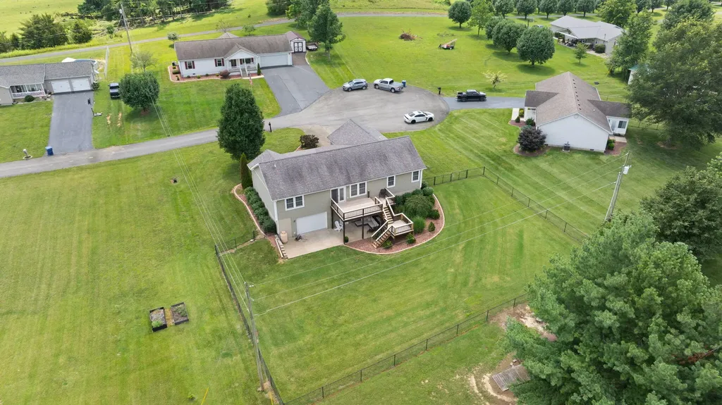 135 Cloverfield Drive Campbellsville KY 42718