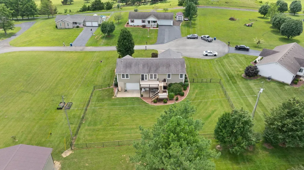 135 Cloverfield Drive Campbellsville KY 42718