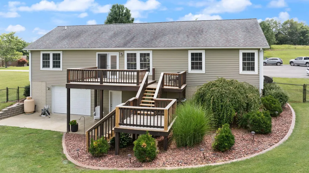 135 Cloverfield Drive Campbellsville KY 42718