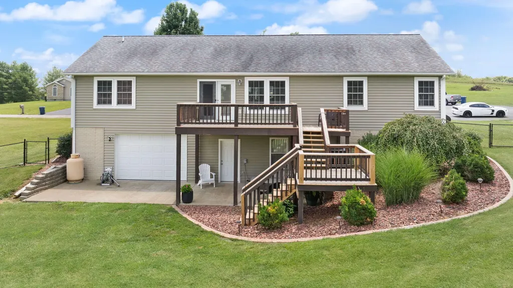 135 Cloverfield Drive Campbellsville KY 42718