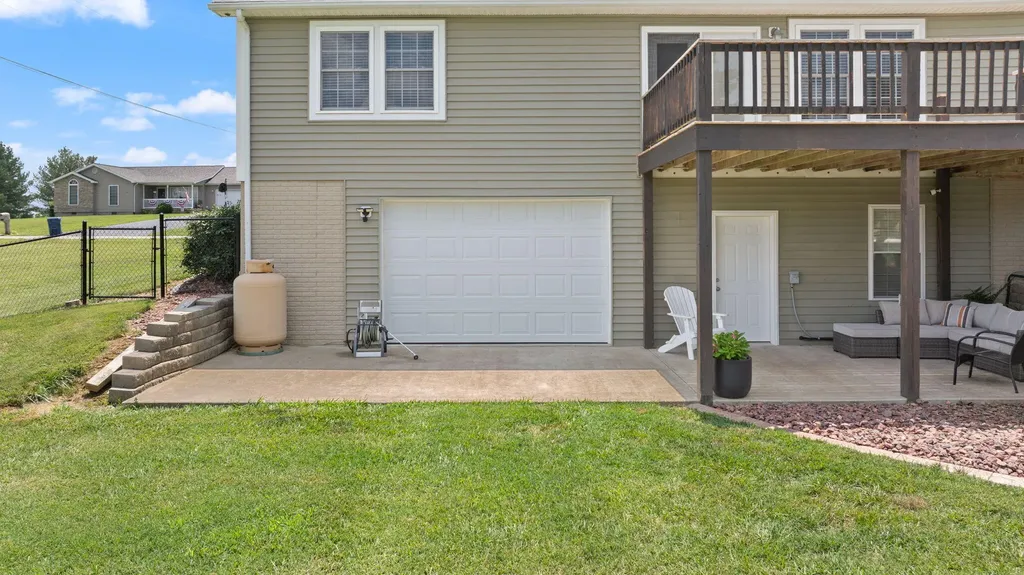 135 Cloverfield Drive Campbellsville KY 42718