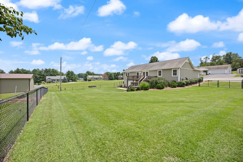 135 Cloverfield Drive Campbellsville KY 42718
