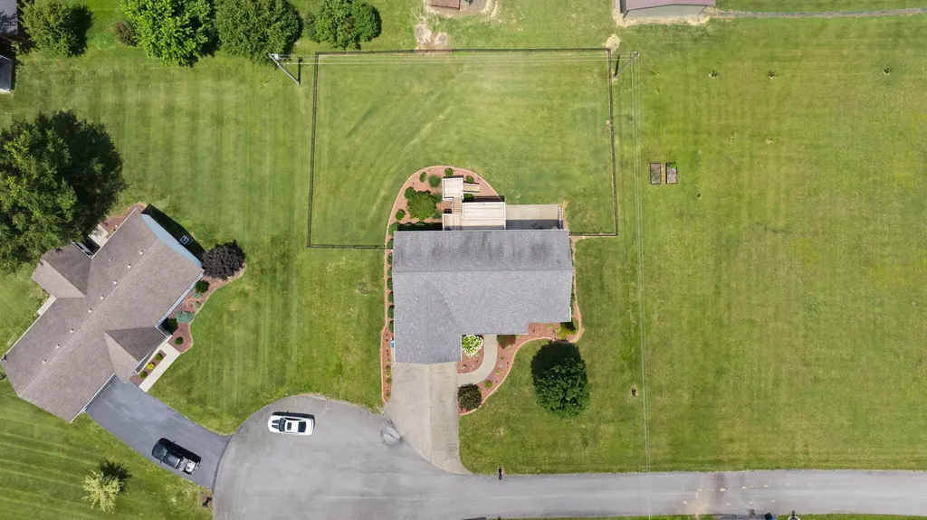 135 Cloverfield Drive Campbellsville KY 42718