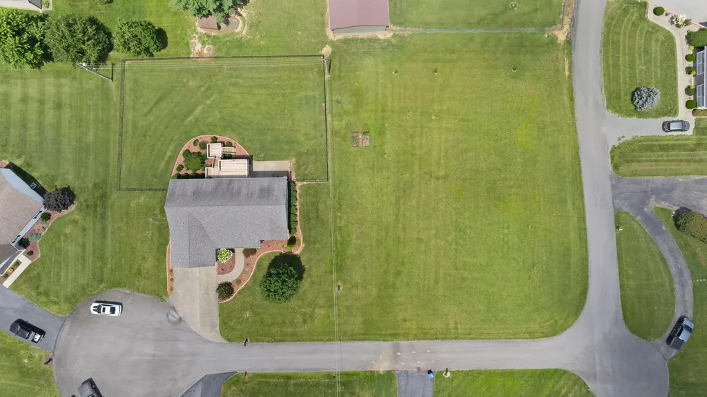 135 Cloverfield Drive Campbellsville KY 42718