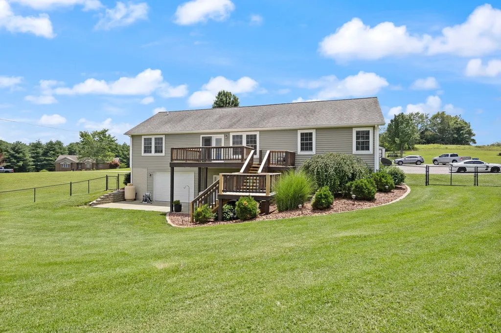 135 Cloverfield Drive Campbellsville KY 42718