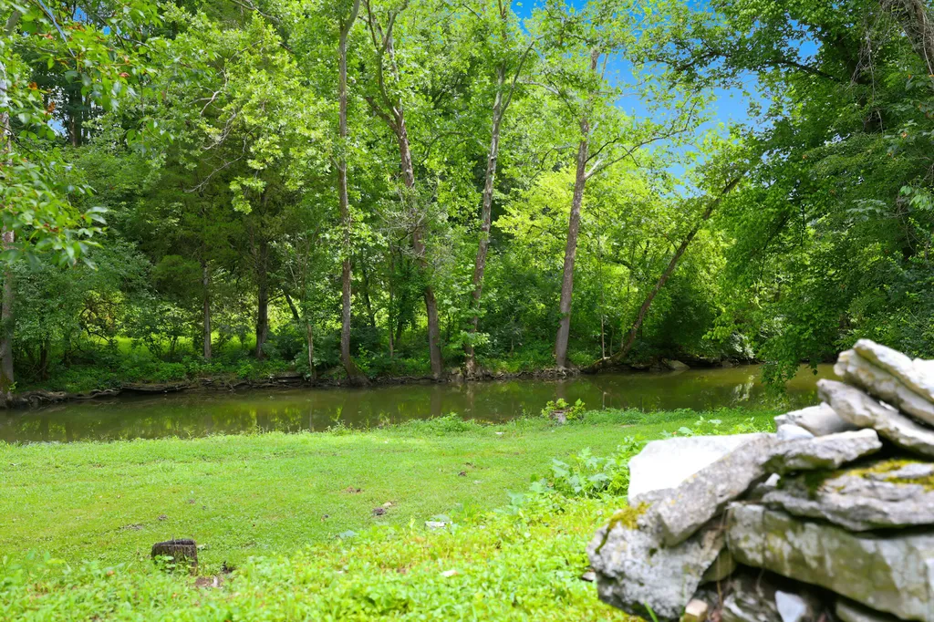 5349 Athens Boonesboro Road Lexington KY 40509