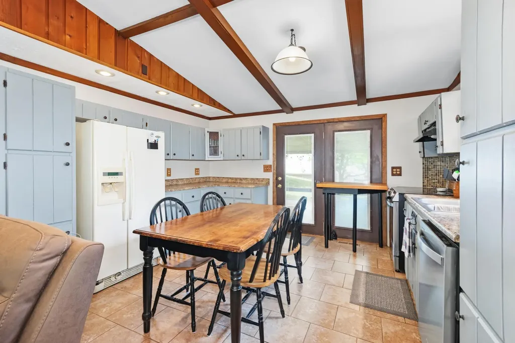 212 Bayview Drive Eddyville KY 42038
