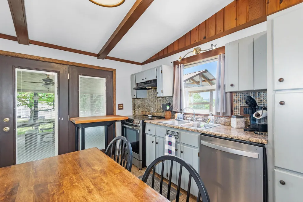 212 Bayview Drive Eddyville KY 42038
