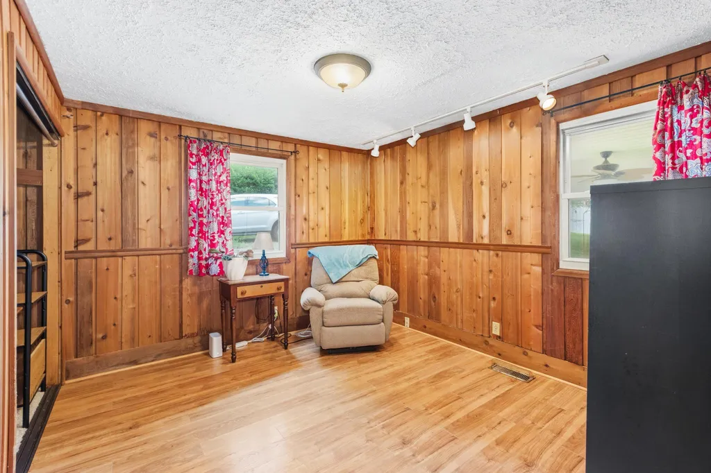 212 Bayview Drive Eddyville KY 42038