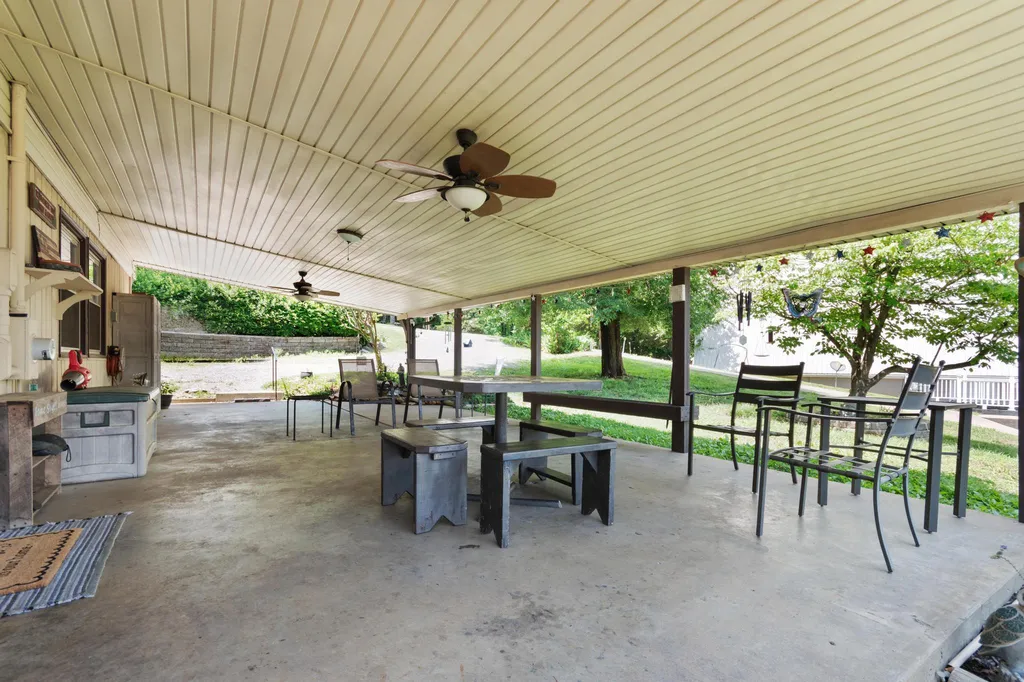 212 Bayview Drive Eddyville KY 42038