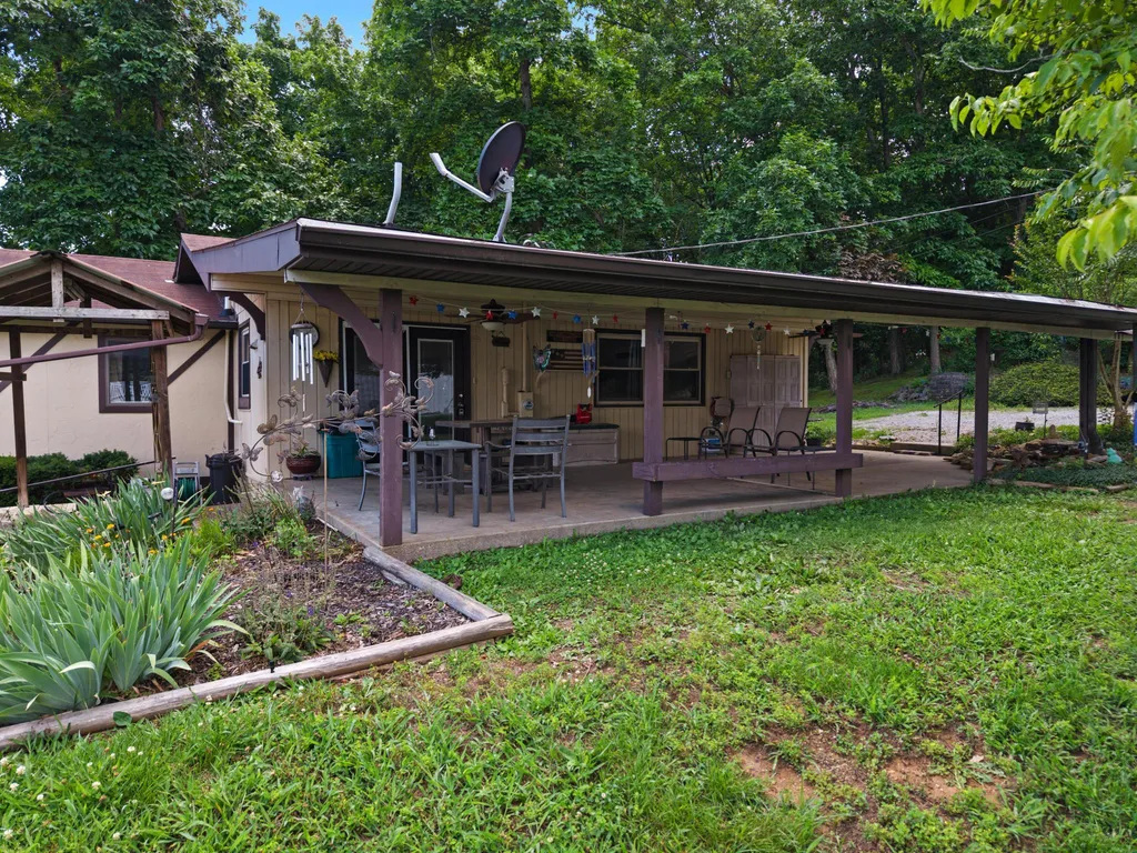 212 Bayview Drive Eddyville KY 42038